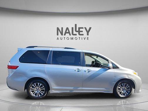 2020 Toyota Sienna XLE