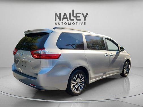 2020 Toyota Sienna XLE