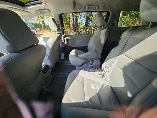 2020 Toyota Sienna XLE