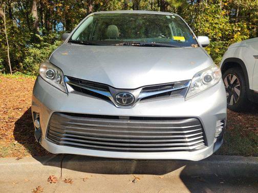 2020 Toyota Sienna XLE