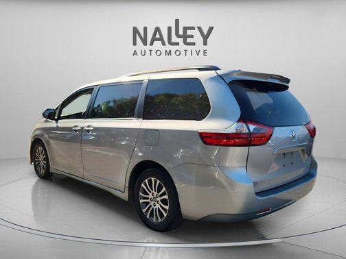 2020 Toyota Sienna XLE