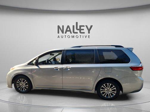 2020 Toyota Sienna XLE