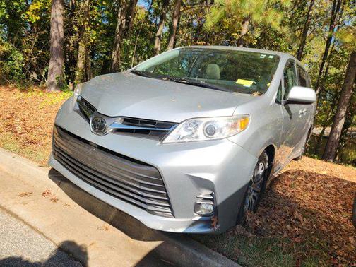2020 Toyota Sienna XLE
