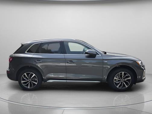 Daytona Gray Pearl Effect 2025 Audi Q5 45 S line Premium Plus