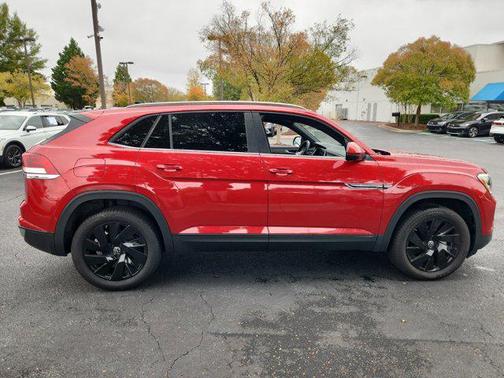 2025 Volkswagen Atlas Cross Sport 2.0T SE w/Technology
