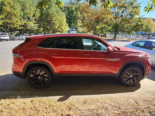 2025 Volkswagen Atlas Cross Sport 2.0T SE w/Technology
