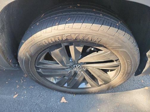 2022 Volkswagen Atlas Cross Sport 3.6L V6 SE w/Technology