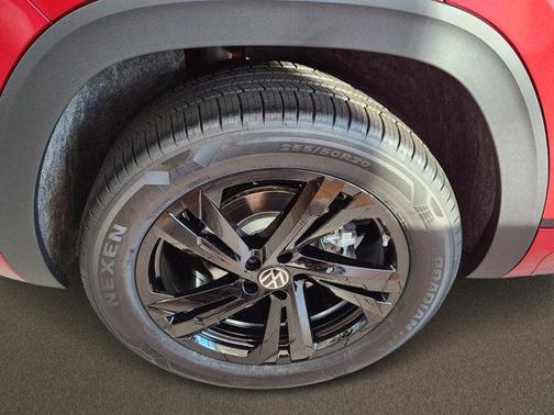 2025 Volkswagen Atlas Cross Sport 2.0T SEL