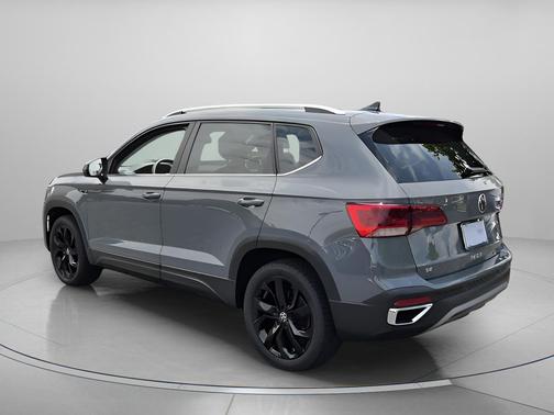 Pyrite Silver Metallic 2023 Volkswagen Taos 1.5T SE