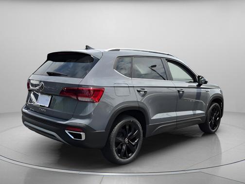 Pyrite Silver Metallic 2023 Volkswagen Taos 1.5T SE