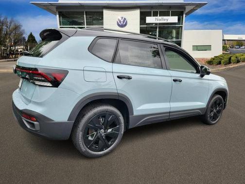 2025 Volkswagen Taos 1.5T SE Black