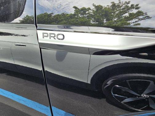 2025 Volkswagen ID.4 Pro