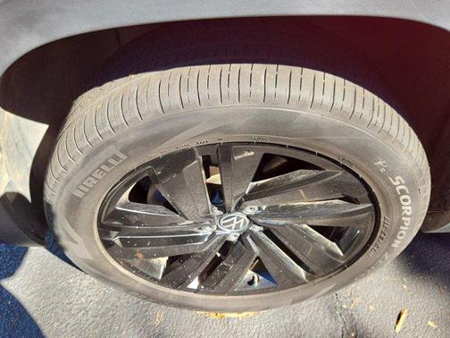 2022 Volkswagen Atlas Cross Sport 3.6L V6 SE w/Technology