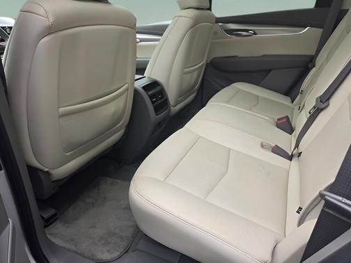 Radiant Silver Metallic 2019 Cadillac XT5 Luxury