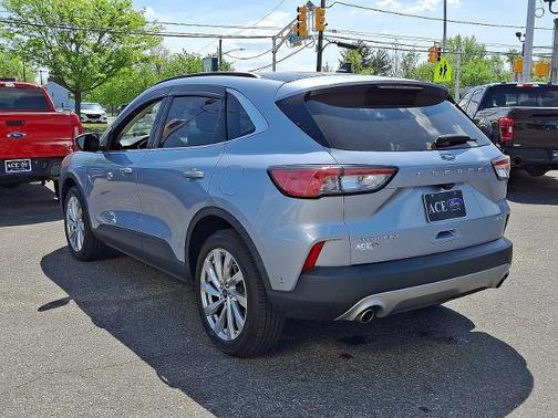 2022 Ford Escape TITANIUM