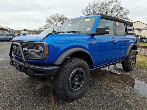 VELOCITY BLUE METALLIC 2021 Ford Bronco BADLANDS