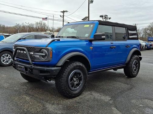 VELOCITY BLUE METALLIC 2021 Ford Bronco BADLANDS