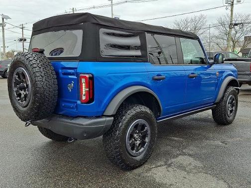 VELOCITY BLUE METALLIC 2021 Ford Bronco BADLANDS