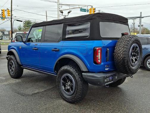 VELOCITY BLUE METALLIC 2021 Ford Bronco BADLANDS