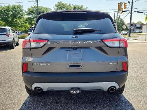 2022 Ford Escape TITANIUM