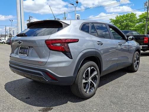 Sterling Gray Metallic 2024 Chevrolet Trax 1RS