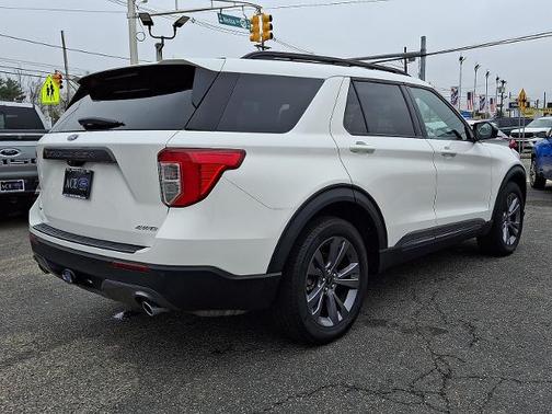 STAR WHITE MET TRI-COAT 2023 Ford Explorer XLT