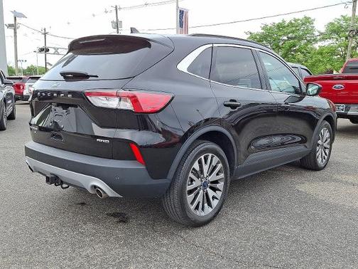 2022 Ford Escape TITANIUM