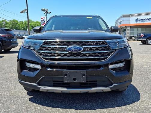 AGATE BLACK METALLIC 2022 Ford Explorer XLT