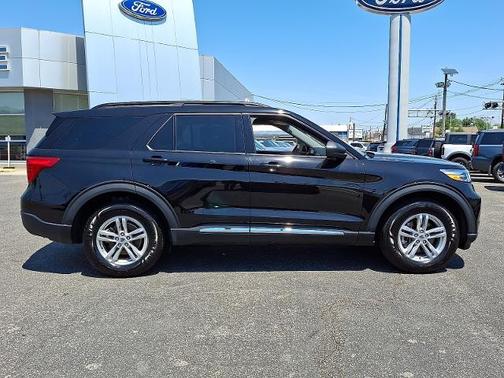 AGATE BLACK METALLIC 2022 Ford Explorer XLT