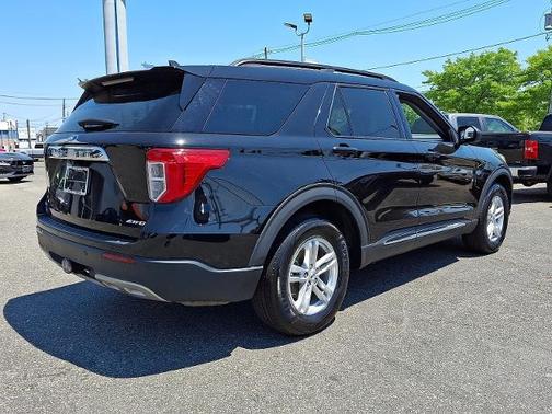 AGATE BLACK METALLIC 2022 Ford Explorer XLT