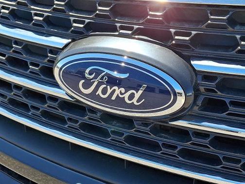 AGATE BLACK METALLIC 2022 Ford Explorer XLT