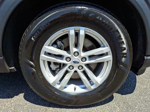 AGATE BLACK METALLIC 2022 Ford Explorer XLT