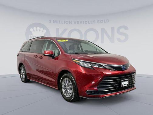 2022 Toyota Sienna LE