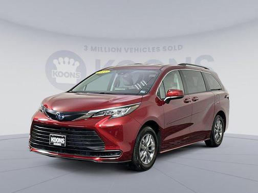 2022 Toyota Sienna LE