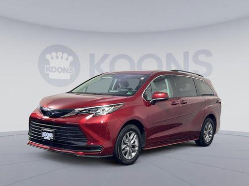 2022 Toyota Sienna LE