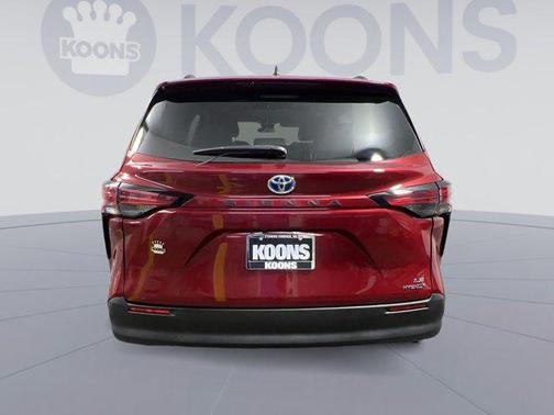 2022 Toyota Sienna LE