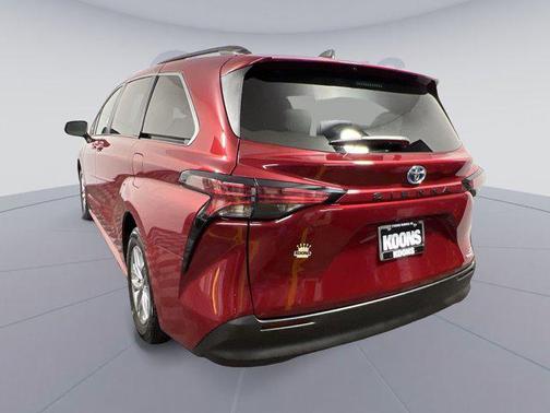 2022 Toyota Sienna LE