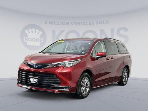 2022 Toyota Sienna LE