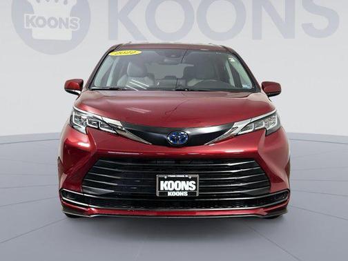 2022 Toyota Sienna LE