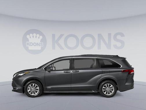 2025 Toyota Sienna XLE 7 Passenger