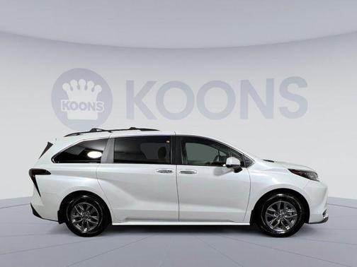 2023 Toyota Sienna XLE