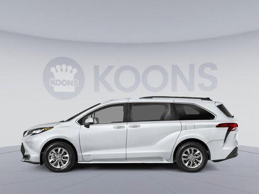 2023 Toyota Sienna XLE