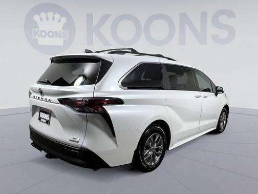 2023 Toyota Sienna XLE