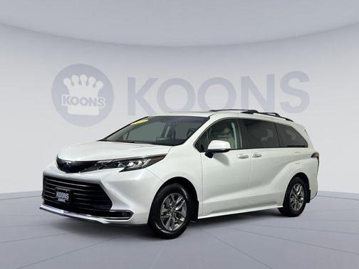 2023 Toyota Sienna XLE