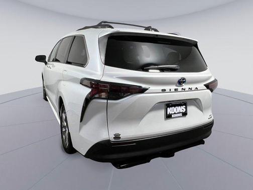 2023 Toyota Sienna XLE