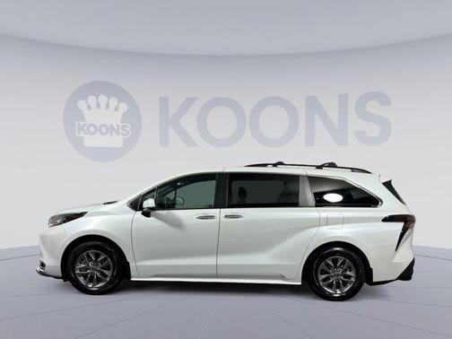 2023 Toyota Sienna XLE