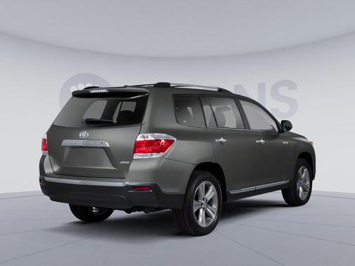 Magnetic Gray Metallic 2013 Toyota Highlander Limited