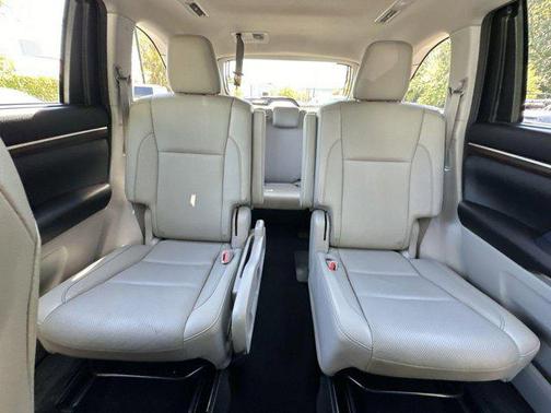 Silver Sky Metallic 2016 Toyota Highlander Limited