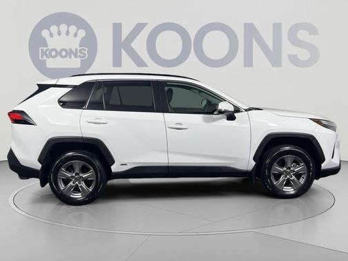 White 2022 Toyota RAV4 Hybrid XLE