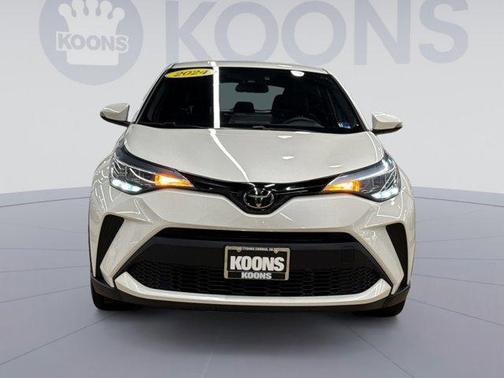 Blizzard Pearl 2020 Toyota C-HR XLE